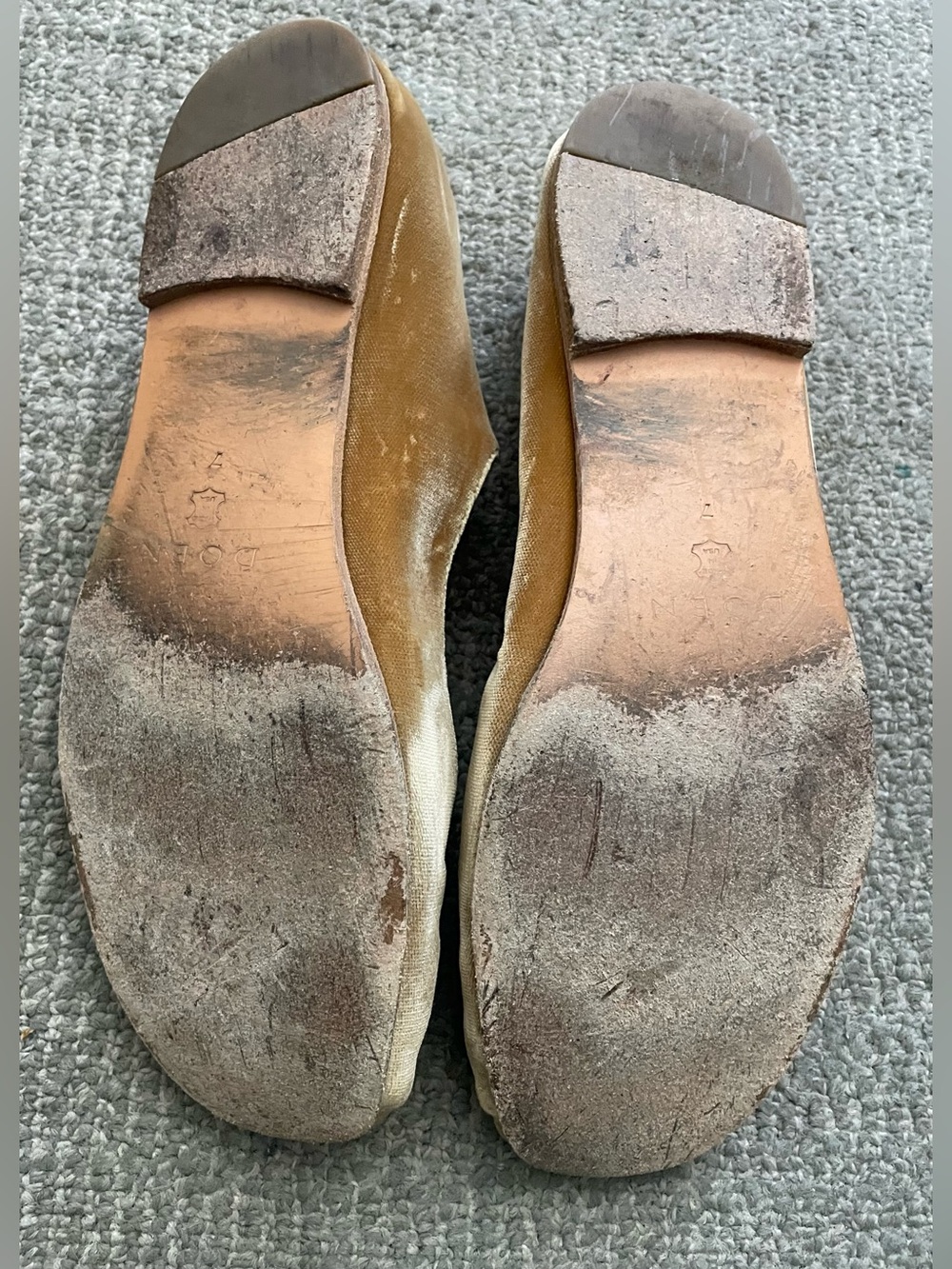 DOEN Women’s Mary Jane Gold Velvet Ballet Flats - Picture 6 of 8